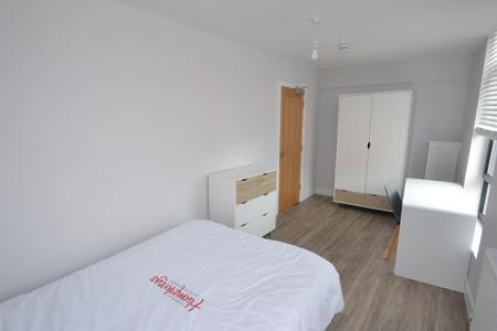 6 bedroom Flat to let in Standish Road, Fallowfield, Manchester, M14