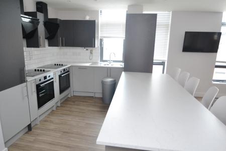 6 bedroom Flat to let in Standish Road, Fallowfield, Manchester, M14