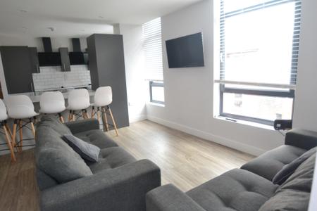 6 bedroom Flat to let in Standish Road, Fallowfield, Manchester, M14