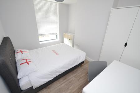 6 bedroom Flat to let in Standish Road, Fallowfield, Manchester, M14