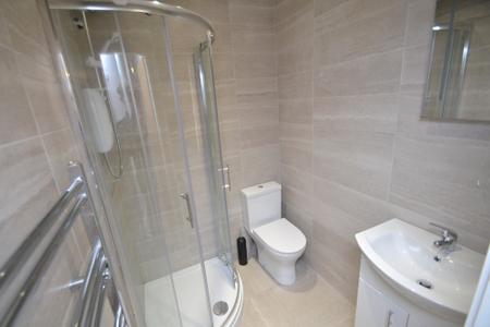 6 bedroom Flat to let in Standish Road, Fallowfield, Manchester, M14