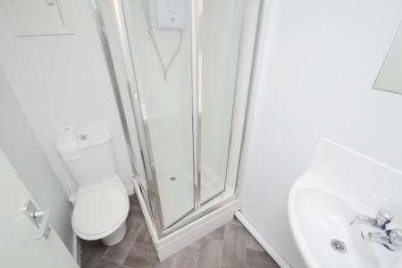 5 bedroom Flat to let in Clifton Avenue, Fallowfield, Manchester, M14