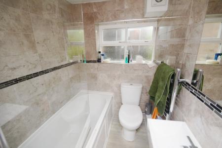 5 bedroom Flat to let in Clifton Avenue, Fallowfield, Manchester, M14