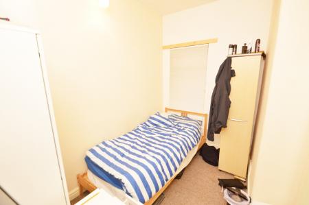 4 bedroom Terraced House to let in Kathleen Grove, Rusholme, Manchester, M14