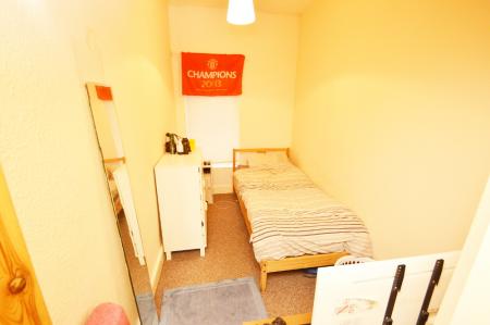 4 bedroom Terraced House to let in Kathleen Grove, Rusholme, Manchester, M14