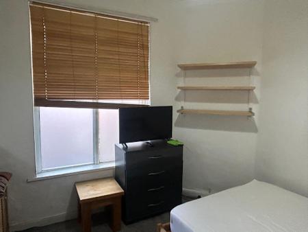 4 bedroom Terraced House to let in Kathleen Grove, Rusholme, Manchester, M14