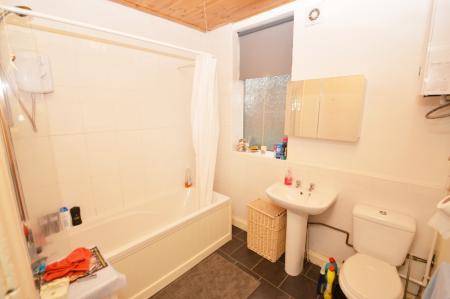 4 bedroom Terraced House to let in Kathleen Grove, Rusholme, Manchester, M14
