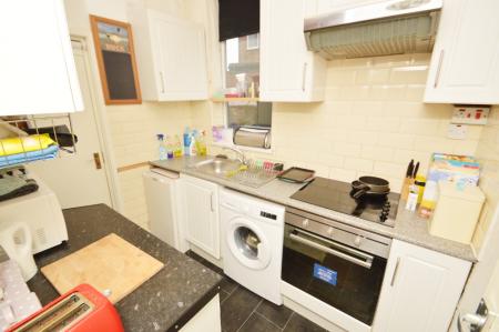 4 bedroom Terraced House to let in Kathleen Grove, Rusholme, Manchester, M14