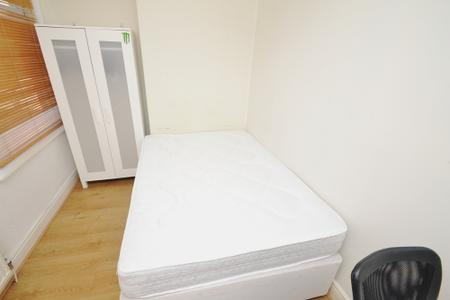 5 bedroom Terraced House to let in Ladybarn Lane, Fallowfield, Manchester, M14