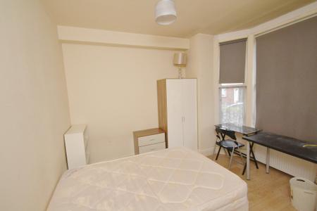 6 bedroom Terraced House to let in Mabfield Road, Fallowfield, Manchester, M14