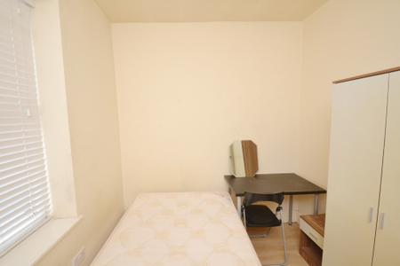 6 bedroom Terraced House to let in Mabfield Road, Fallowfield, Manchester, M14