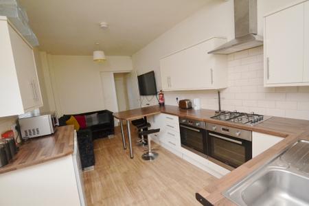 6 bedroom Terraced House to let in Mabfield Road, Fallowfield, Manchester, M14