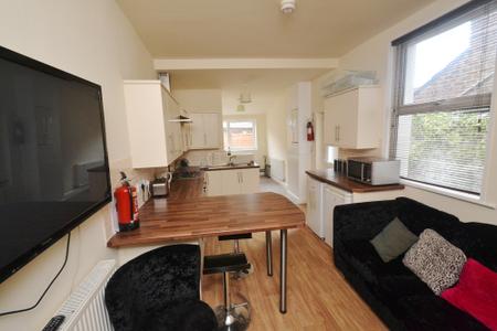 6 bedroom Terraced House to let in Mabfield Road, Fallowfield, Manchester, M14