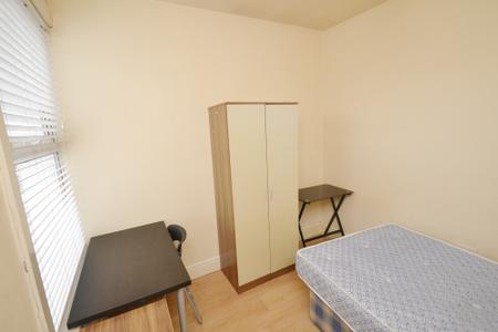 6 bedroom Terraced House to let in Mabfield Road, Fallowfield, Manchester, M14