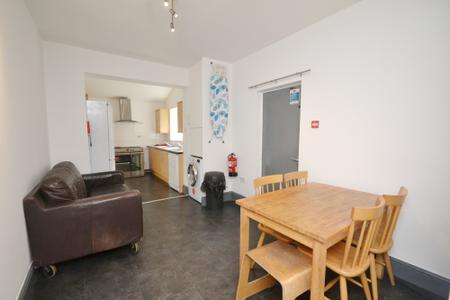 5 bedroom Terraced House to let in Moseley Road, Fallowfield, Manchester, M14