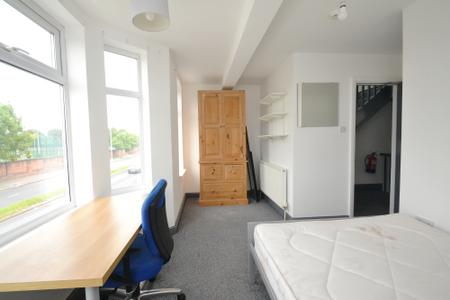 5 bedroom Terraced House to let in Moseley Road, Fallowfield, Manchester, M14