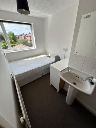 6 bedroom Semi-detached house to let in Wellington Road, Fallowfield, Manchester, M14