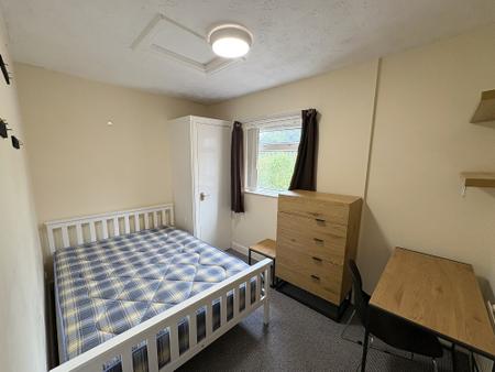5 bedroom End of terrace house to let in Hill Street, Withington, Manchester, M20