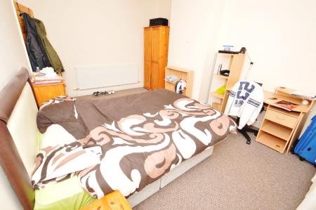 4 bedroom Semi-detached house to let in Elmsmere Road, Didsbury, Manchester, M20