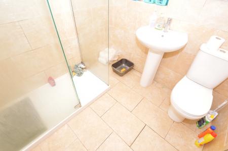 4 bedroom Semi-detached house to let in Elmsmere Road, Didsbury, Manchester, M20