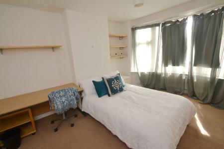 5 bedroom Semi-detached house to let in Finchley Road, Fallowfield, Manchester, M14