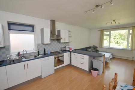 5 bedroom Semi-detached house to let in Finchley Road, Fallowfield, Manchester, M14