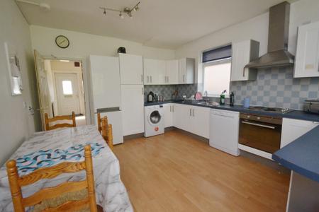 5 bedroom Semi-detached house to let in Finchley Road, Fallowfield, Manchester, M14