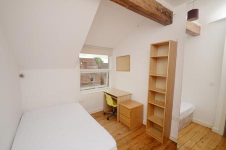 6 bedroom Terraced House to let in Heald Grove, Rusholme, Manchester, M14