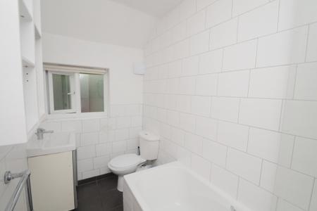 6 bedroom Terraced House to let in Heald Grove, Rusholme, Manchester, M14