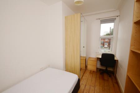 6 bedroom Terraced House to let in Heald Grove, Rusholme, Manchester, M14