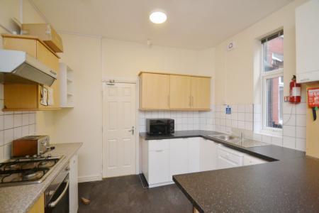 6 bedroom Terraced House to let in Scarsdale Road, Manchester, M14