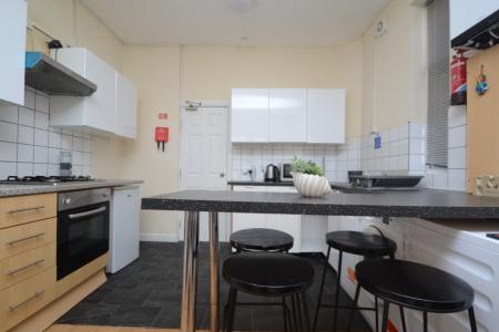 6 bedroom Terraced House to let in Scarsdale Road, Manchester, M14