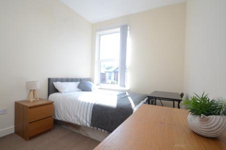 6 bedroom Terraced House to let in Scarsdale Road, Manchester, M14