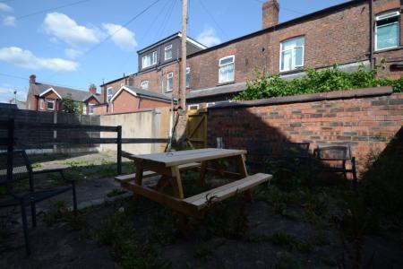 6 bedroom Terraced House to let in Scarsdale Road, Manchester, M14