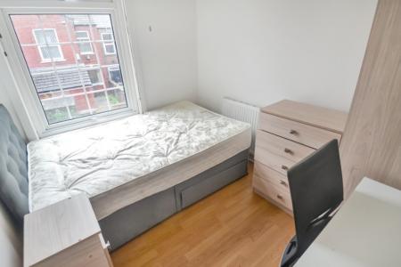 6 bedroom Semi-detached house to let in Langley Road, Fallowfield, Manchester, M14