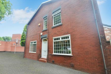 6 bedroom Semi-detached house to let in Langley Road, Fallowfield, Manchester, M14