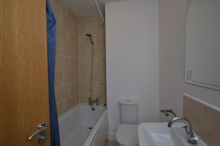 5 bedroom Town house to let in Plymouth View, Manchester, M13