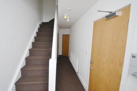 5 bedroom Town house to let in Plymouth View, Manchester, M13