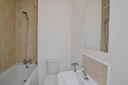 5 bedroom Town house to let in Plymouth View, Manchester, M13