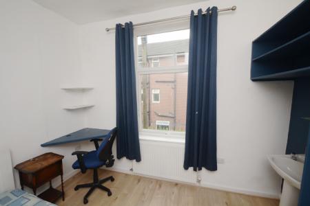 6 bedroom End of terrace house to let in Ladybarn Road, Fallowfield, Manchester, M14