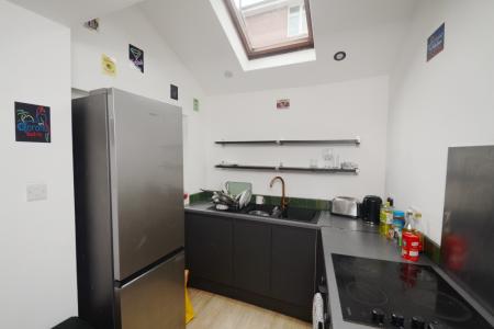 6 bedroom End of terrace house to let in Ladybarn Road, Fallowfield, Manchester, M14