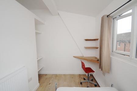 6 bedroom End of terrace house to let in Ladybarn Road, Fallowfield, Manchester, M14