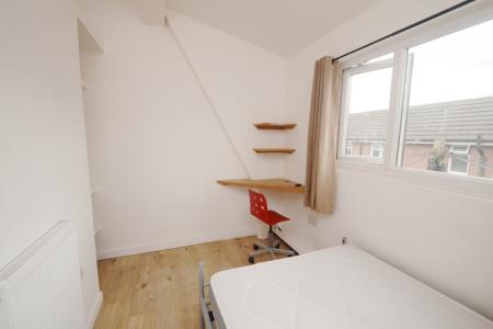 6 bedroom End of terrace house to let in Ladybarn Road, Fallowfield, Manchester, M14