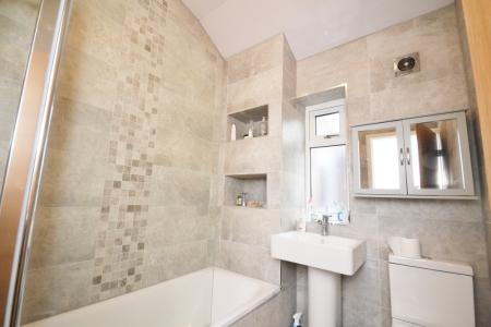 6 bedroom Terraced House to let in Upper West Grove, Manchester, M13