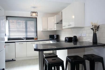 5 bedroom Terraced House to let in Mabfield road, Fallowfield, Manchester, M14