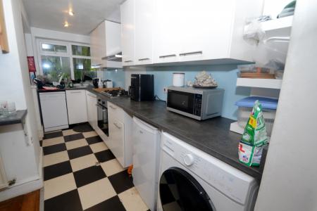6 bedroom Terraced House to let in Edgeworth Drive, Fallowfield, Manchester, M14