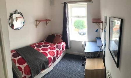 6 bedroom Terraced House to let in Edgeworth Drive, Fallowfield, Manchester, M14