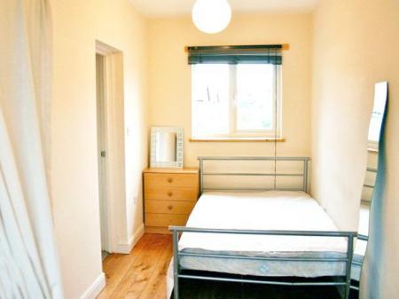 6 bedroom Terraced House to let in Edgeworth Drive, Fallowfield, Manchester, M14