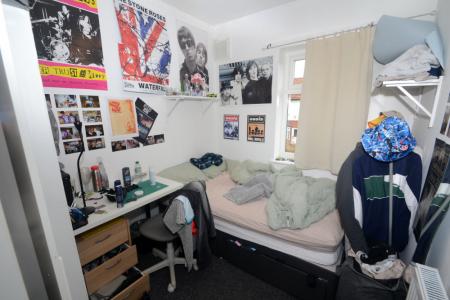 6 bedroom Terraced House to let in Edgeworth Drive, Fallowfield, Manchester, M14
