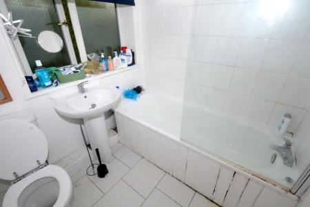 6 bedroom Terraced House to let in Edgeworth Drive, Fallowfield, Manchester, M14